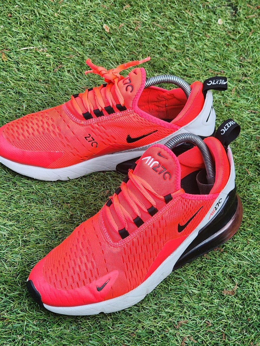 NIKE AIR MAX 270 - Women's Sneakers - SIZE 8. (Please See All Pictures) - Picture 3 of 9